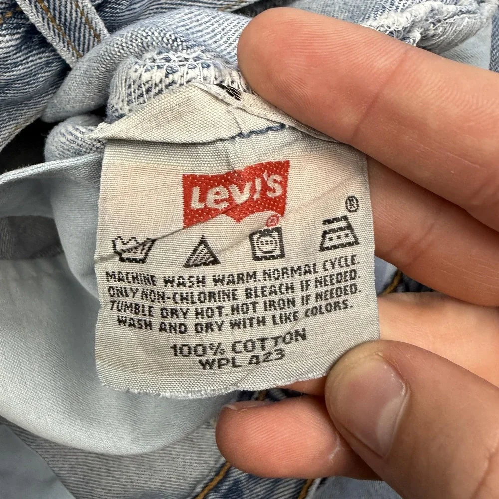 Vintage Levis 501 Y2K Jeans Mens 33x32 Light Wash Blue Button Fly Denim 90s